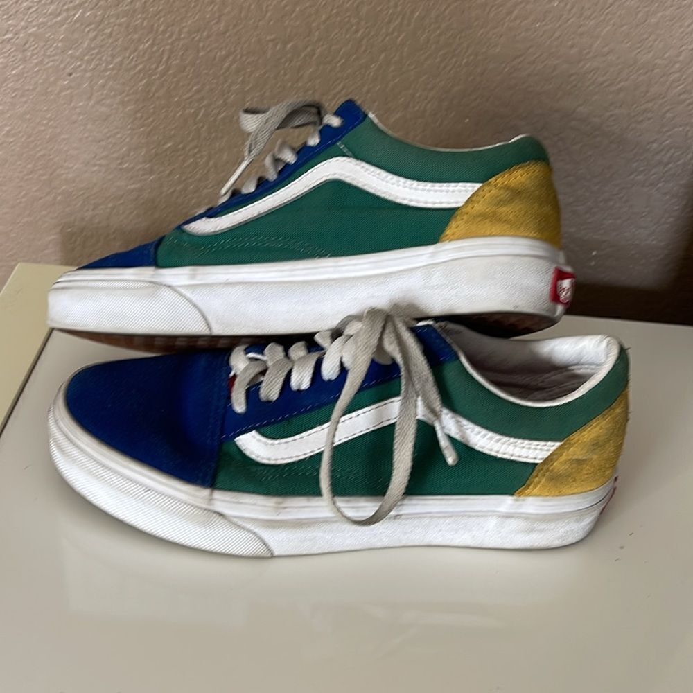 Green blue and yellow Vans Yacht Club women’s size 6.5